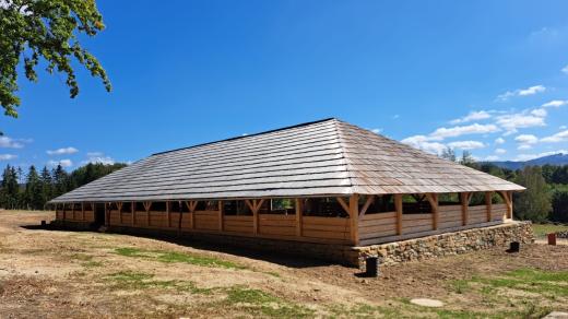 Velká pajta v novém areálu Kolibiska už je téměř hotová
