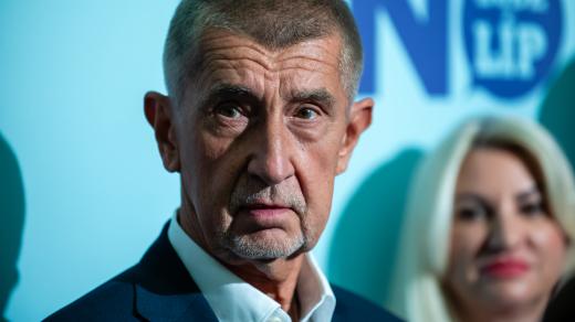 Andrej Babiš, český premiér, předseda strany ANO, hovoří s médii při zahájení hlavní fáze kampaně k obecním a senátním volbám v České republice
