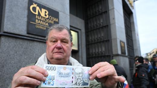 Hotovost v Ústavě? Je anonymní, má to svůj smysl. Já bych ji tam psát ale nepotřeboval, říká ekonom (2/9)