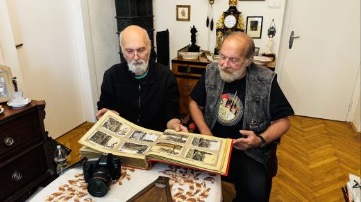 Strážci hradecké historie! Bratři Hrůzovi proměňují vášeň pro staré pohlednice v jedinečné knihy