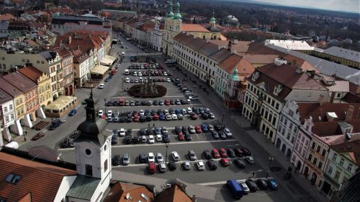 Pohled z Bílé věže na Velké náměstí v Hradci Králové