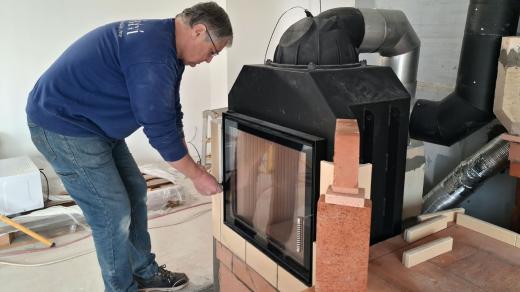 Den kamen otevírá dveře kamnářských dílen