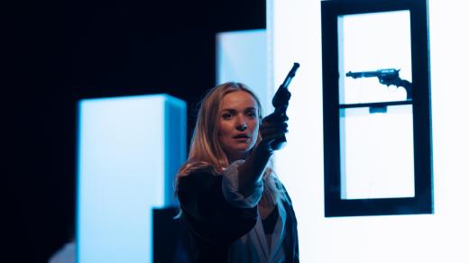Kristína Jurková v hlavní roli inscenace Heda Gablerová