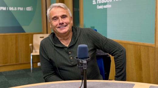 Josef Voltr ve studiu Českého rozhlasu Hradec Králové
