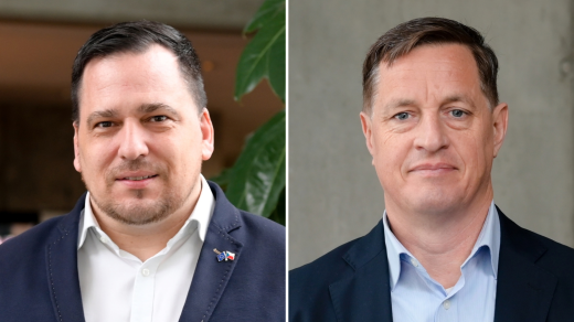 Martin Rozumek (vpravo) z Organizace pro pomoc uprchlíkům (vpravo) a europoslanec Tomáš Zdechovský (KDU-ČSL)