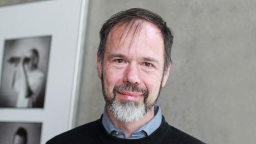 Příběhy o dracích motivuje k výletům do přírody. „V Beskydech jsem ukryl 600 knížek,“ vypráví autor Jan Tkáč