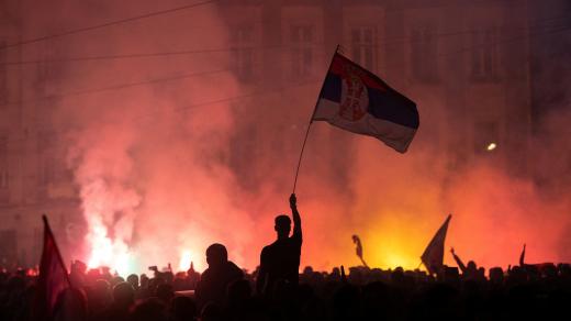 Příznivci vítězné Studentské kadidátky v Srbsku oslavují