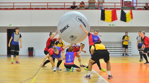 Pardubické hráčky kin-ballu hrají na světovém šampionátu v Hradci Králové
