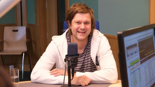 Lukáš Chromek ve studiu Českého rozhlasu Hradec Králové