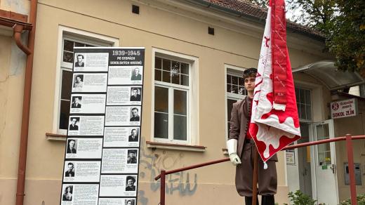 Zlínští sokoli uctí oběti nacistické perzekuce novou tradicí. Vysází 18 stromů. První památnou lípu vysadili 8. října 2026 u sokolovny