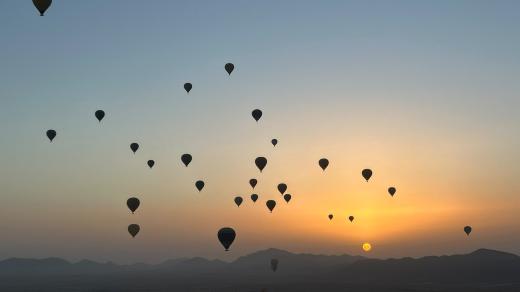 Balony létají v údolí Bourrous