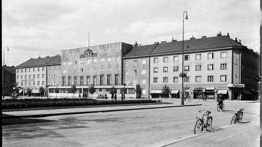 Jízdní kola na Ulrichově náměstí, 30. léta 20. století