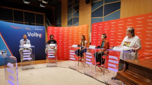 Zleva: Jiří Benýšek, Hugo Štolba, Anna Patočková, Alžběta Bláhová, Petr Cibulka