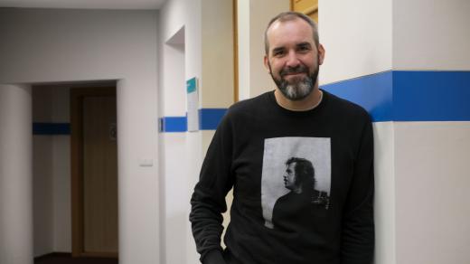Ondřej Brett ve studiu Českého rozhlasu Hradec Králové