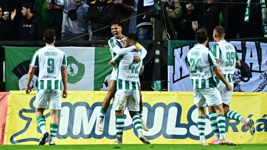 Fotbalisté Bohemians se radují po jediném vstřeleném gólu proti Baníku Ostrava