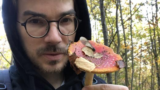 Jonáš Gruska s mochomůrkou