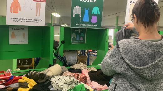 Diakonie Broumov nemá dostatek textilu na zpracování, propustila proto část svých zaměstnanců