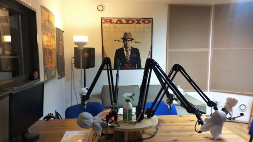 Studio komunitního rádia Zanzine