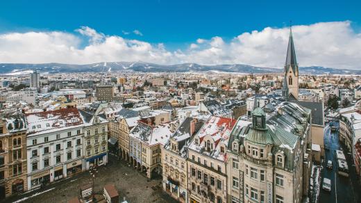 Panorama města Liberce z ochozu radniční věžě na Náměstí Dr. E. Beneše