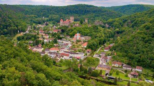 Pohled do údolí řeky Dyje z Hardeggské vyhlídky