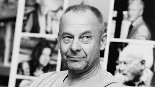 Devadesátky ve filmu: Od pádu Barrandova k Nahotě na prodej