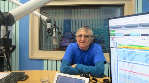 Petr Macl ve studiu Českého rozhlasu Hradec Králové