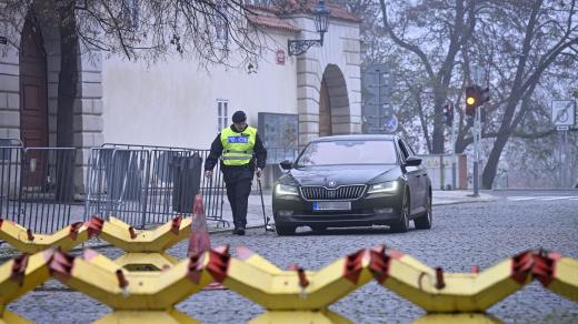 Policejní kontroly na Hradě