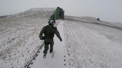 Armádním pilotům zazní poplach vždy, když se nad Českem objeví letadlo, která se nehlásí letovým dispečerům. Tehdy musí okamžitě vyrazit