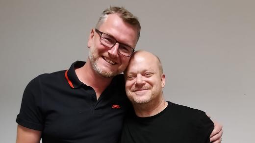 Komentátor formule 1 Tomáš Richtr a herec a moderátor David Novotný