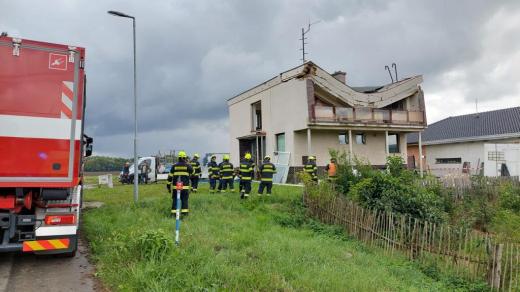 Dům v Oseku nad Bečvou s propadlou střechou