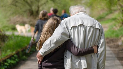 Vnučka a dědeček, ilustrační