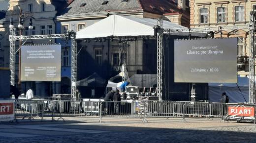 Přípravy akce na náměstí Dr. Edvarda Beneše v Liberci