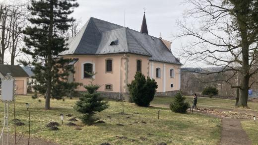 Meditační zahrada Hronov nabízí zájemcům zklidnění a rozjímání po celý rok