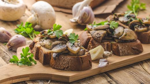 Houbové chlebíčky