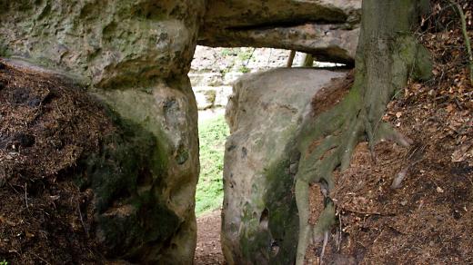 Prúchod skálou do geologické minulosti