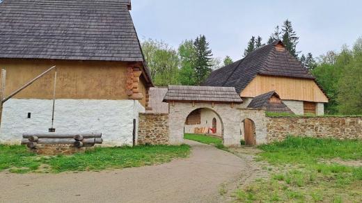 Archeoskanzen Trocnov. Vstupní brána do zemanské tvrze