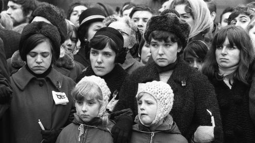 Lidé při pohřbu Jana Palacha, 25. ledna 1969