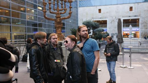 Rusko-běloruská rocková skupina Bi-2 na letišti v Tel Avivu