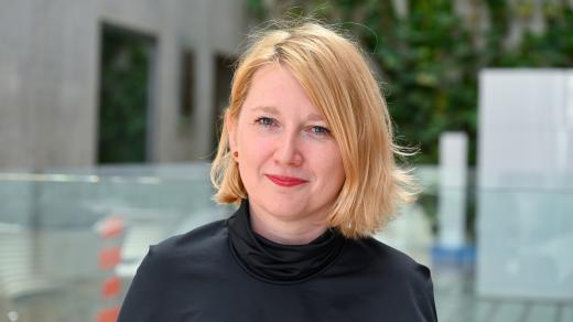 Podle Baronové by kvalitní literatura měla posílit demokracii a pomoci čtenáři být vnímavější k určitým společenským jevům