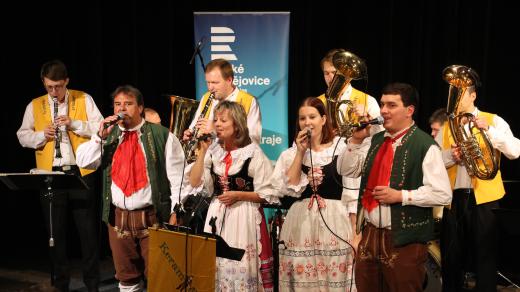 Křest alba Když má láska zavolá kapely Keramička ve studiovém sále Českého rozhlasu České Budějovice