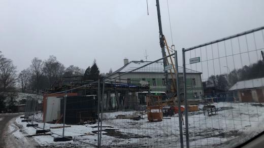 Stavbaři mají za sebou zhruba polovinu prací na autobusovém terminálu v Rudníku