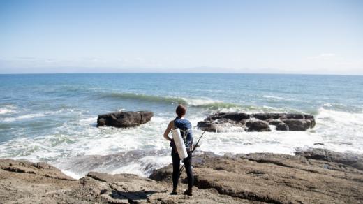 Juan de Fuca trail. Trail podél skalnatého pobřeží Vancouverova ostrova (za jeden den jsme potkali 7 medvědu), navazuje na něj pak známější a drahý West coast trail