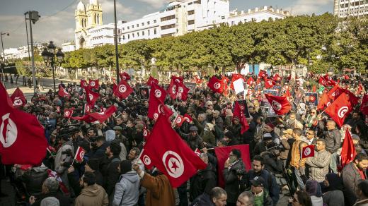 Příznivci tuniské opozice na demonstraci proti vládě prezidenta Kaíse Saída