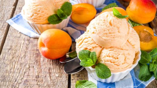 Meruňková zmrzlina