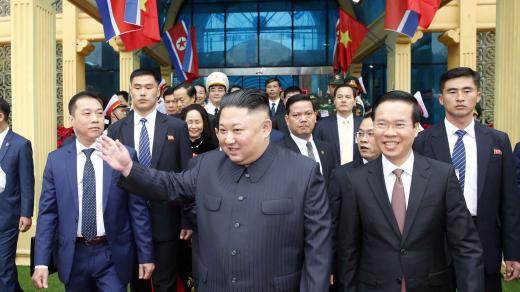 Ve vietnamské Hanoji se historicky poprvé scházejí americký prezident a vůdce Severní Koreje