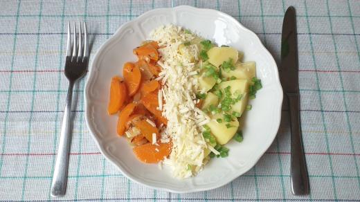 Dušená mrkev se sýrem