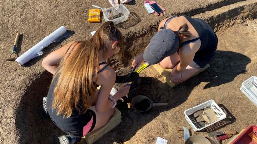 V restaurovaném domu na Masarykově náměstí v Jihlavě našli archeologové vybavení královské mincovny ze 13. století.