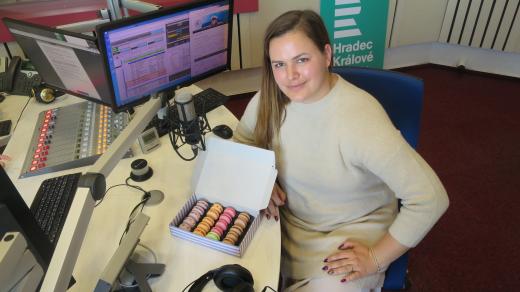 Radka Luňáková ve studiu Českého rozhlasu Hradec Králové