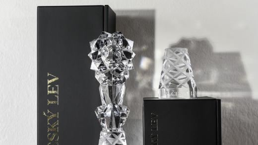 29. Český lev - křišťálová soška lva pro vítěze a symbolický podstavec pro nominované