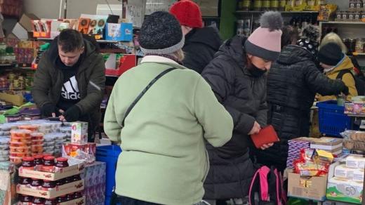 Na tržnici v polské Kudowě Zdróji nedaleko Náchoda znovu ve velkém míří nakupovat Češi